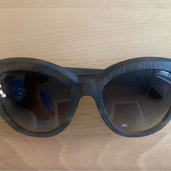 Authentic Chanel Sunglasses, do not come with a case - Picture 2 of 8